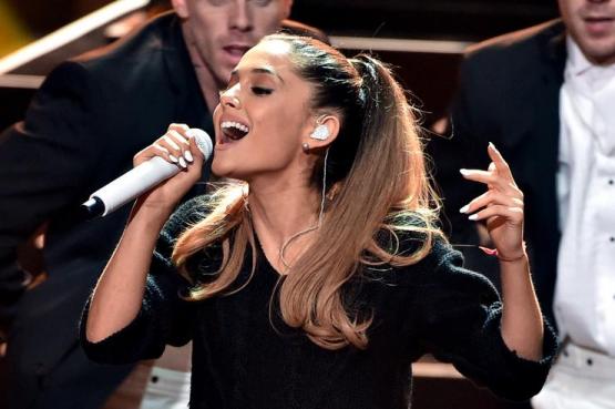 Ariana Grandes Troubling Tweets Have Her Fans Heartbroken