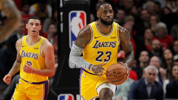 LeBron James Drops 26 Points in Los Angeles Lakers Debut