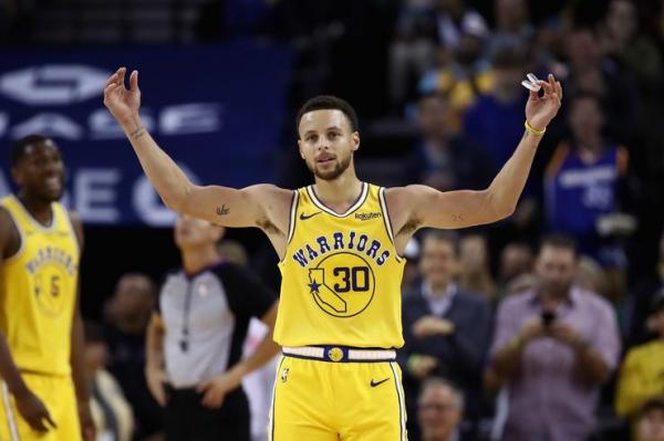 Steph Curry knocked down 11 treys against the Washington Wizards.