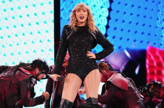 Taylor Swift Invites Some Purrfect Friends to Her New Orleans Show