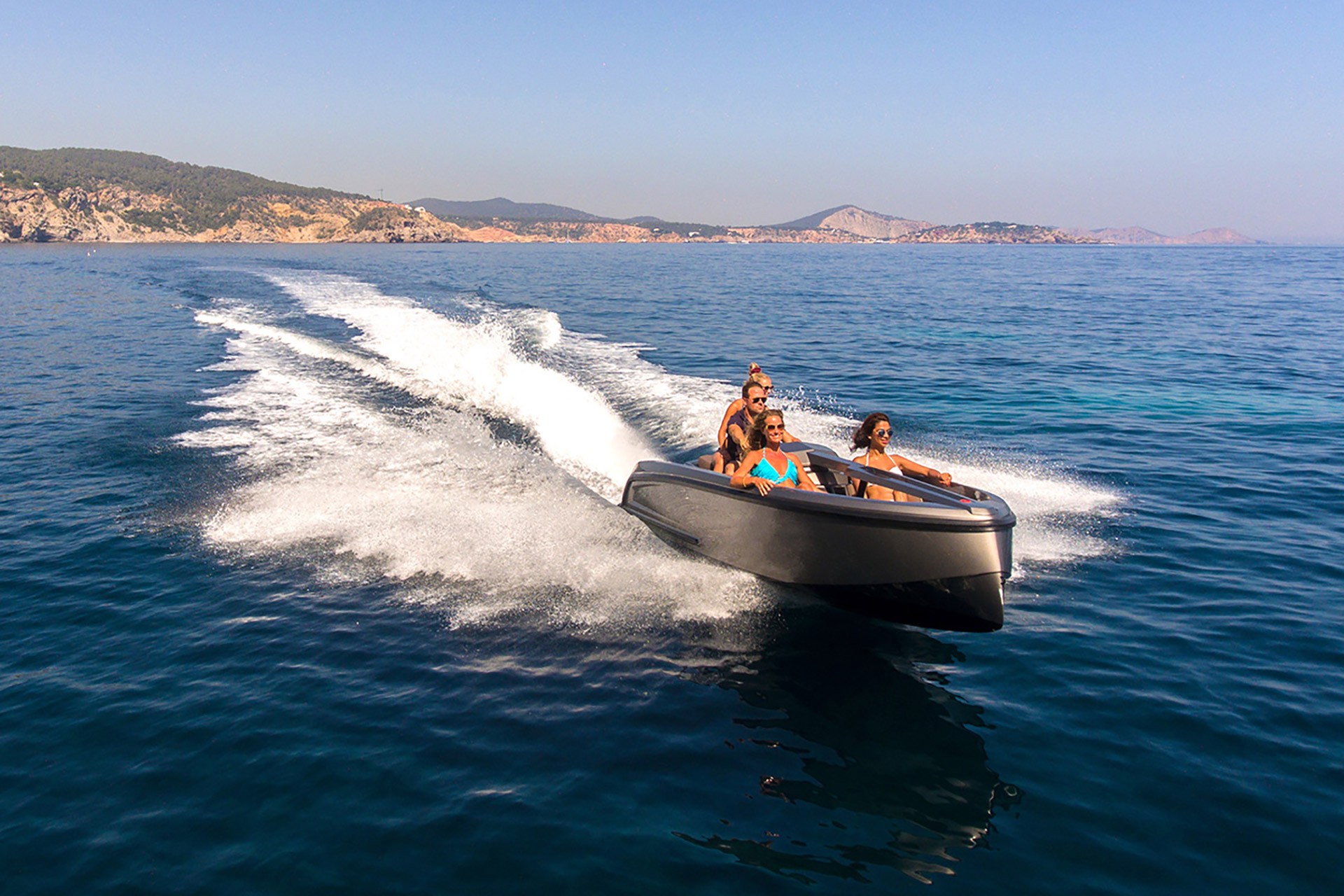 The Vanqraft VQ16 Is a Luxury Boat-Sized Jet Ski