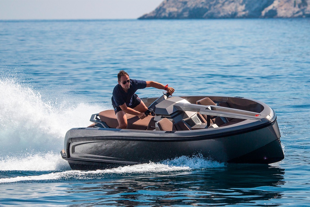 The Vanqraft VQ16 Is a Luxury Boat-Sized Jet Ski