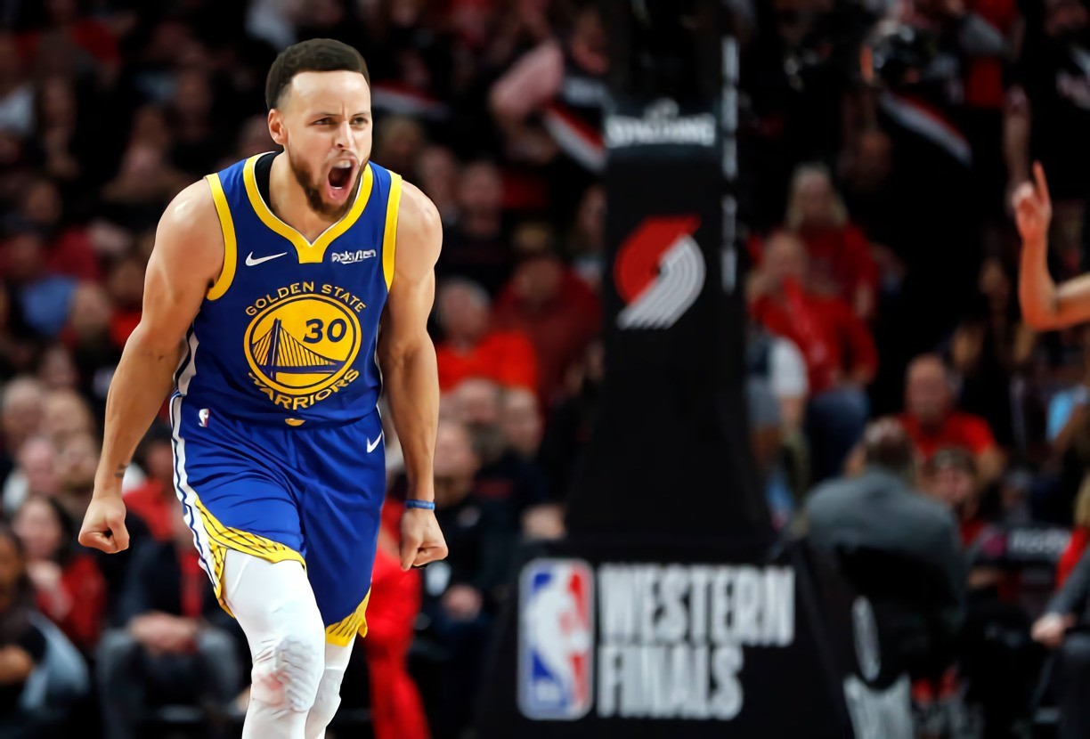 Video of Stephen Curry Breaking his Hand in Warriors’ Loss to the Suns Surfaces, May Need Surgery