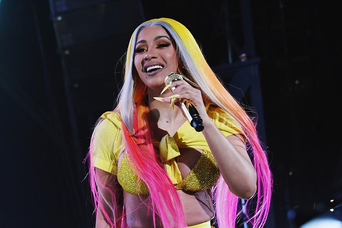 Footage Shows Cardi B Confronting Police Officers for detaining Offset Near Trump Rally