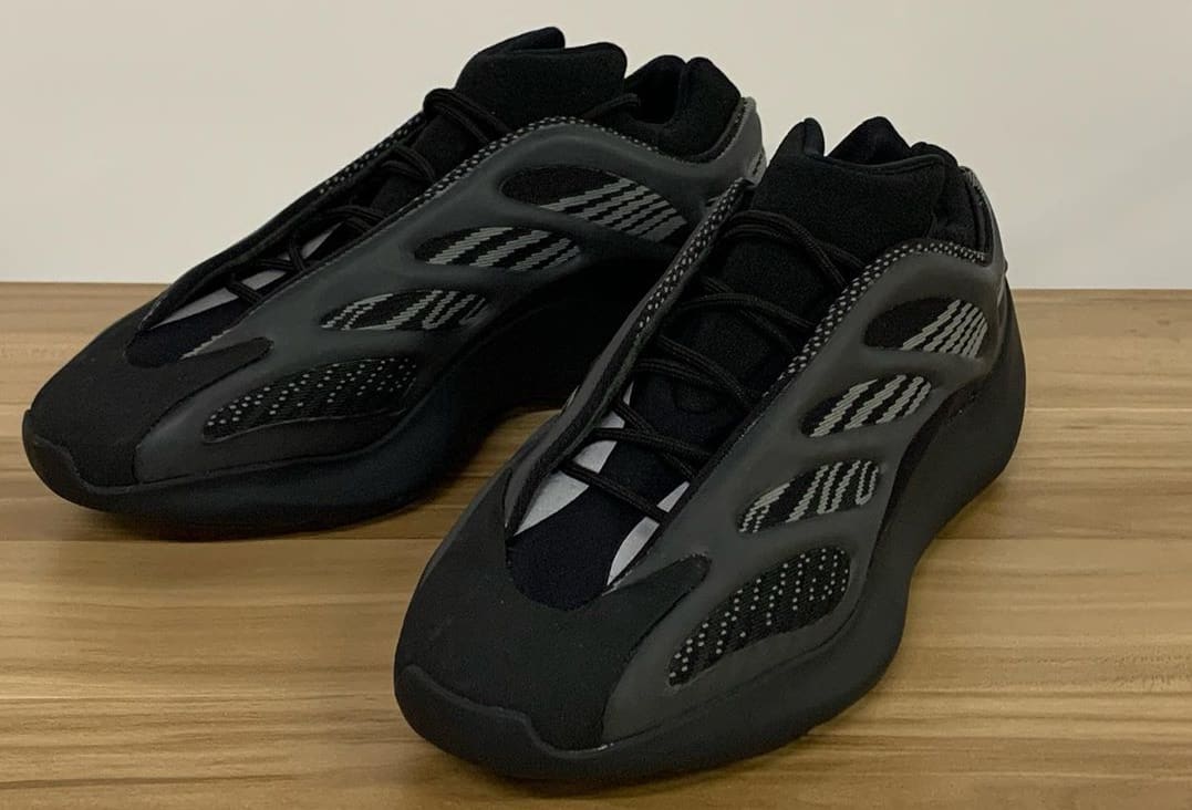 black yeezys 2020