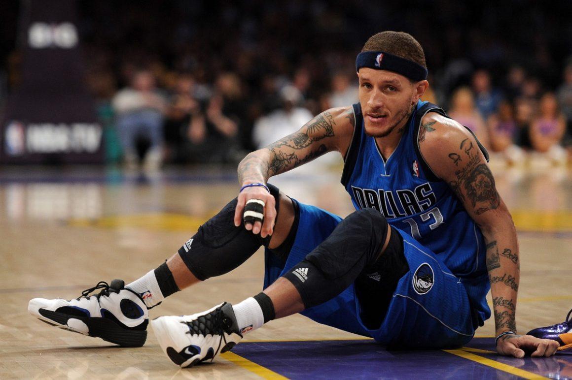 Video Allegedly Shows Former NBA player Delonte West Being Assaulted In The Street