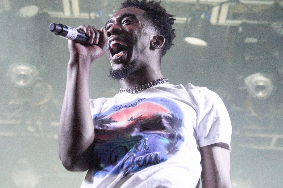 Desiigner Falls Off Stage While Performing : Watch