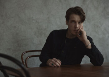 Sweden’s Leading Songwriter Andreas Moe Hopes For Change in New Video 'Holding On'