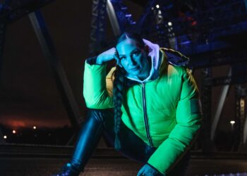 RnB/Pop Sensation Esmae Releases New Single 'Oughta Know'