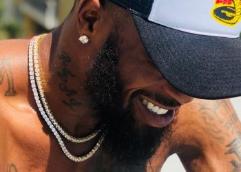 Towering Musical Artist O.O.A.K. is Turning Heads