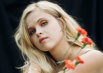 Elly Tess Confronts Heartbreak Head-On In Her New Single 'sad girl'