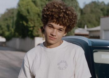 Alt Hip Hop / R&B Singer & Acclaimed Actor Armani Jackson Drops New Single "Roll With Us"