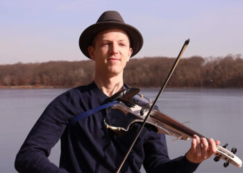 Violinist Asher Laub’s “Roll Up” Will Bring Christmas To Your Heart