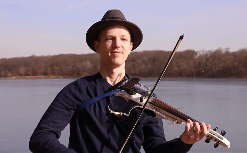 Violinist Asher Laub’s “Roll Up” Will Bring Christmas To Your Heart