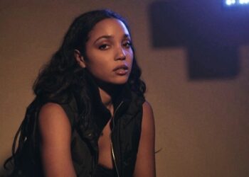 Alxya Releases Visualizer For "Praying"