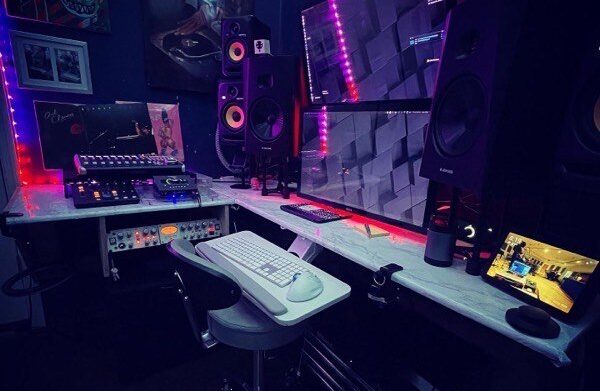 Studio View: The First Location-Based App for Booking Studio Time Directly From Your Phone Anywhere In The Country