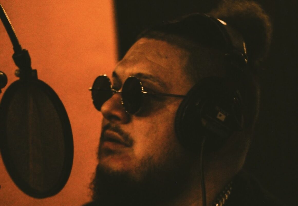 Aveek Music Unleashing the Hip-Hop and R&B Vibe with “Lowkey”