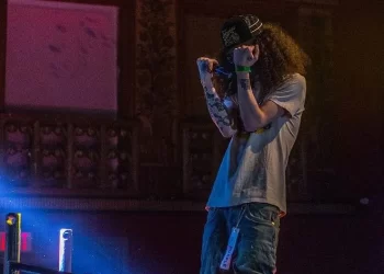 In the vast landscape of the music industry, there are artists whose stories resonate deeply with listeners. One such artist is BNE MAJORLY, a talented musician who has overcome numerous obstacles to pursue his passion. Born in Timmins, Canada, and raised in Montreal, BNE MAJORLY's journey has been marked by hardship, addiction, and homelessness. However, through his unwavering determination and love for music, he has emerged as a rising star in the industry. In this article, we will delve into BNE MAJORLY's life, his musical accomplishments, and his vision for the future. BNE MAJORLY's early life was far from easy. He dropped out of high school at a young age and found himself in and out of group homes. Constantly moving from city to city, he struggled to find a sense of belonging. Throughout his journey, he was often labeled as the "Poor Kid," which only added to his feelings of isolation. During his late teens, BNE MAJORLY faced the daunting challenges of opiate addiction and homelessness. These struggles not only tested his resilience but also claimed the lives of many friends lost to drugs and gang violence. Despite these hardships, BNE MAJORLY found solace in music—a creative outlet that allowed him to express himself authentically. For over a decade, BNE MAJORLY has been honing his musical skills. However, it was only recently that he decided to take his craft seriously. With an impressive list of accomplishments under his belt, including opening shows for major artists like Fetty Wap, Lil Pump, NLE Choppa, and Ice Cube, BNE MAJORLY is making waves in the industry. BNE MAJORLY's music is a reflection of his life experiences and the struggles he has endured. Through his lyrics, he speaks directly to those who have come from nothing, from the bottom. His music resonates with listeners who can relate to his journey and find inspiration in his story. BNE MAJORLY's ultimate goal is to break through to the US market and embark on a successful touring career. He aspires to create simply good music for his fans, connecting with them on a deeper level through his artistry. With his favorite single, "LiT," BNE MAJORLY showcases his unique style and captivating energy. BNE MAJORLY's journey from a troubled past to becoming a promising musician is nothing short of inspiring. Through perseverance and an unwavering passion for music, he has overcome adversity and emerged as a rising star in the industry. As he continues to create powerful music that resonates with listeners, BNE MAJORLY's vision of success in the US market and touring is within reach. Keep an eye out for this talented artist as he continues to make waves in the music world.