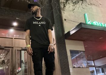 Kenzal Young Shines at The Garden for Tiny Couch Concert Performance