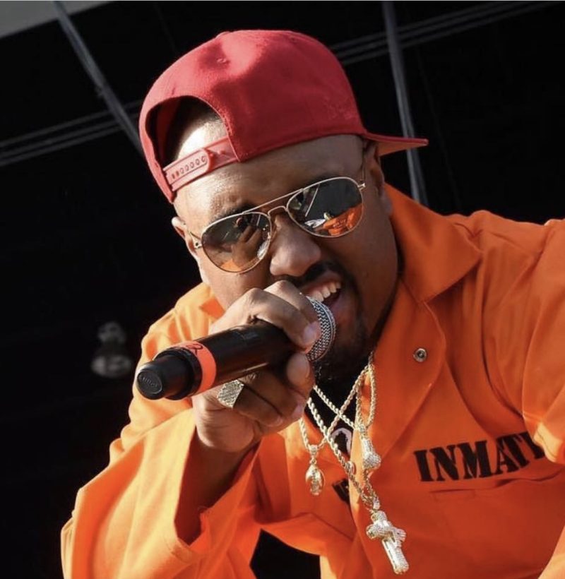 Mr.Flamboyant-on-Stage
