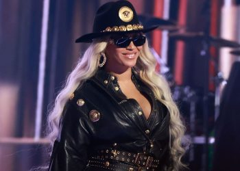 Beyoncé Releases “PONY UP REMIX” of “TEXAS HOLD ‘EM”