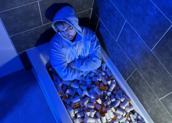 Rising Emo Trap Artist Desolate Celebrates Release of New Album "BED ROTTING"