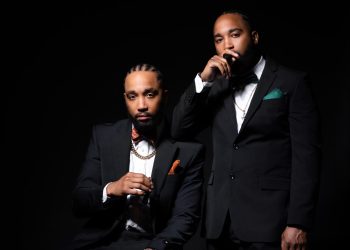 Witness the Coronation: 2WIIN KINGZ