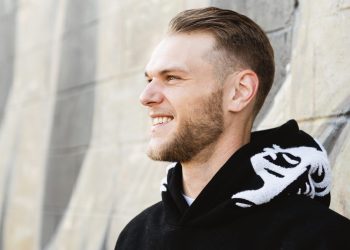 Young Hoff Announces Highly Anticipated Debut Album "Hi, My Name Is Justin"