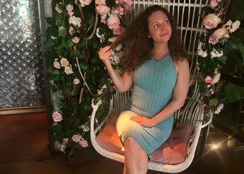 Dr. Drea Lee Uplifts Audiences with Her Empowering Single “Rise Up”