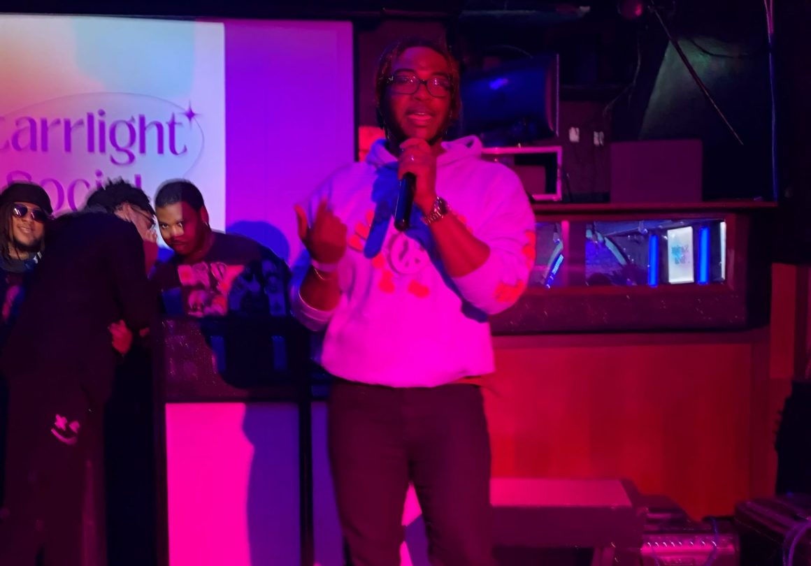 Heye Comfy Brings Passion and Soul to the Stage with "Tad Bit" Performance