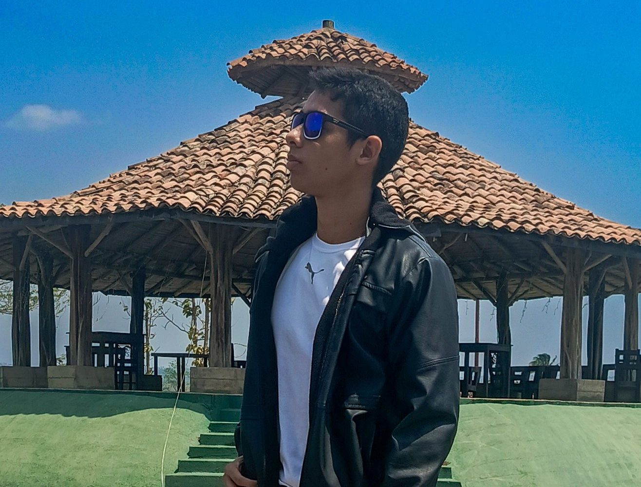 Ronny Raciny, the Composer Behind “Himnos del Balón”, Is Blending Hip-Hop and Football into Cinematic Anthems