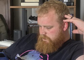 Pseudo The Beatguy and STRANGR Reimagine Modern Heartbreak in Genre-Bending New Single “Heartbreak Hotel”