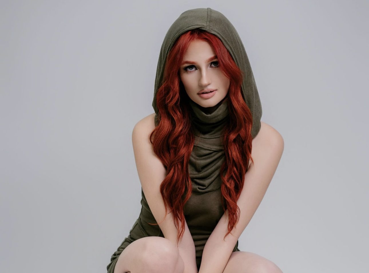 Skarlett Smith Brings Her Single “Roar” to Life with a Stunning Music Video