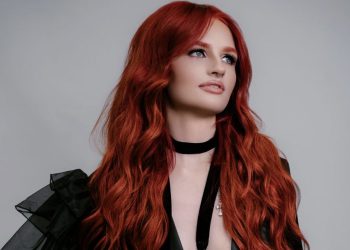 In Conversation with Skarlett Smith: The Story Behind ‘Roar’ and Her Rise in Pop