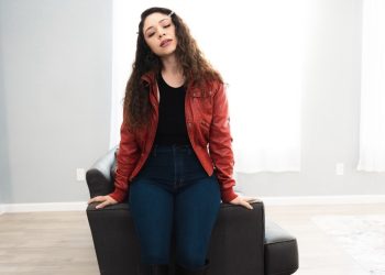 JUIC3 Captivates the R&B World With Her Tender New Single "Love Away"