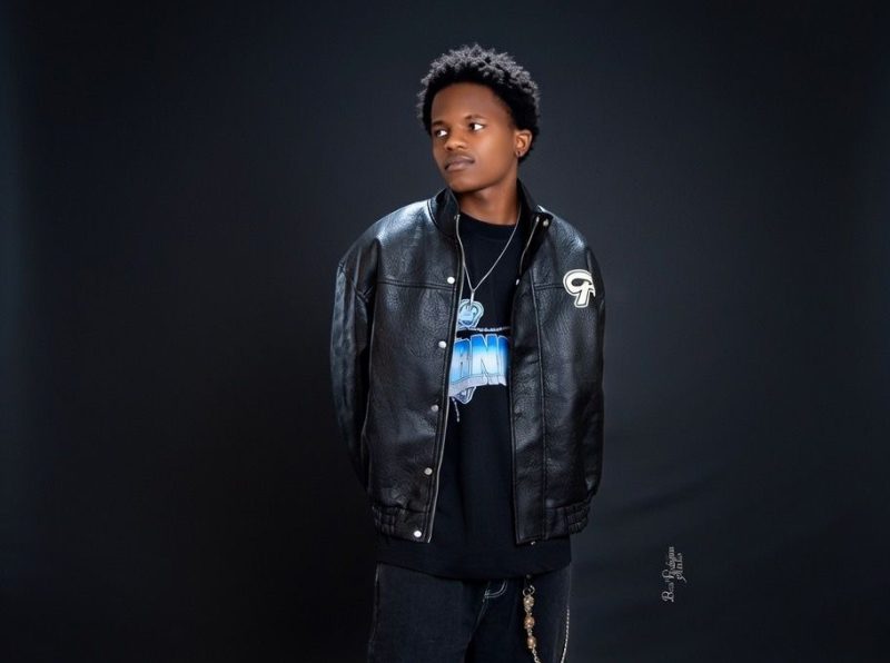 OmaYe Releases Captivating New EP “17EEN”