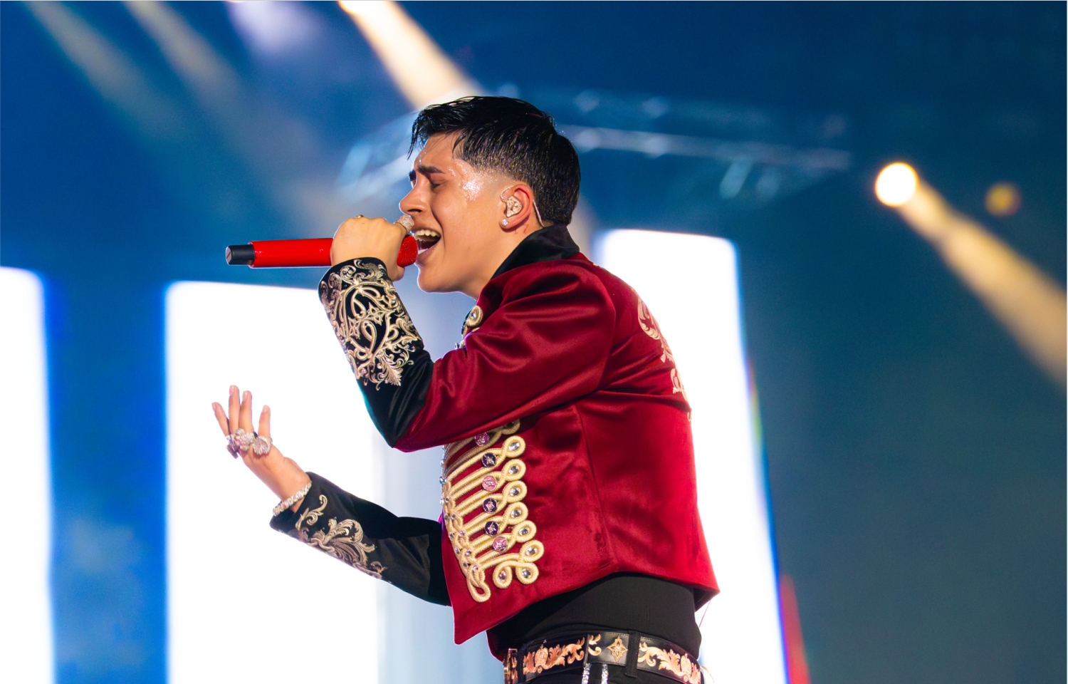 Cris MJ Elevates Chilean Urban Music to Global Heights with Historic “El Retorno del Rey” Stadium Spectacle