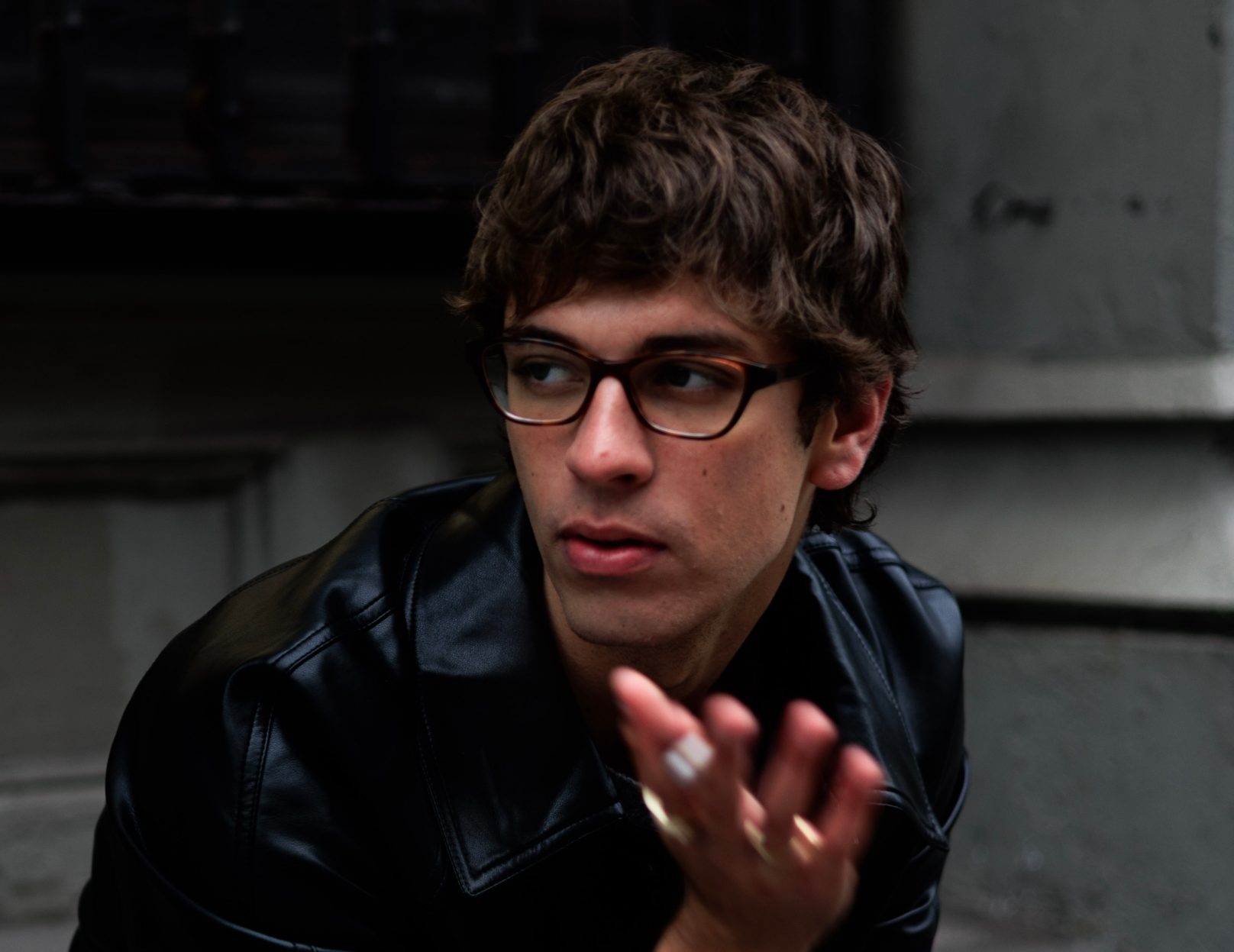 Kova Parker Expands His Sonic World with “Kova at Red Rocks,” A Reflective Step Toward Una Cara Más