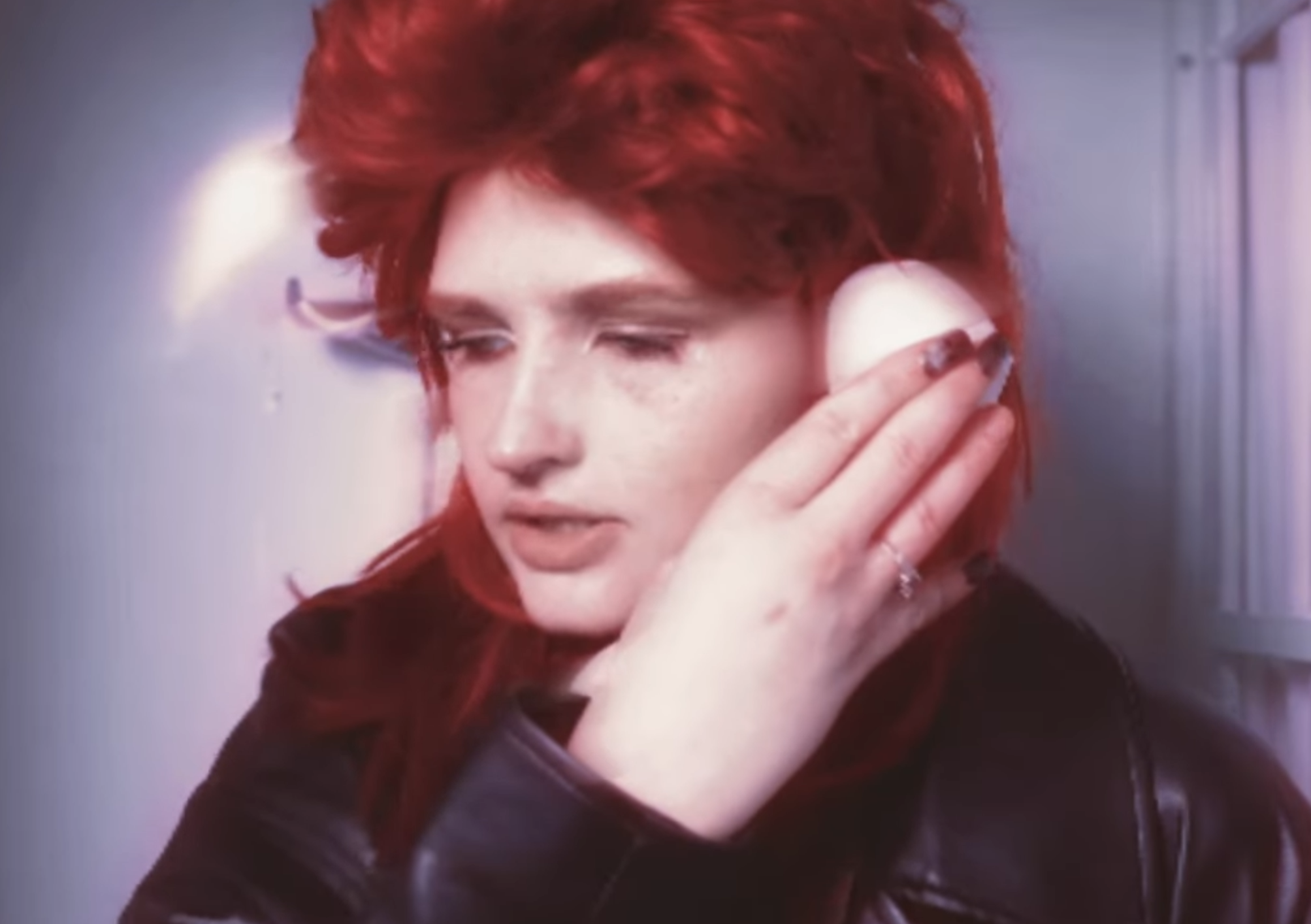 Skarlett Smith Commands the Spotlight with Nostalgic Energy in “Tell Me Now” Visual