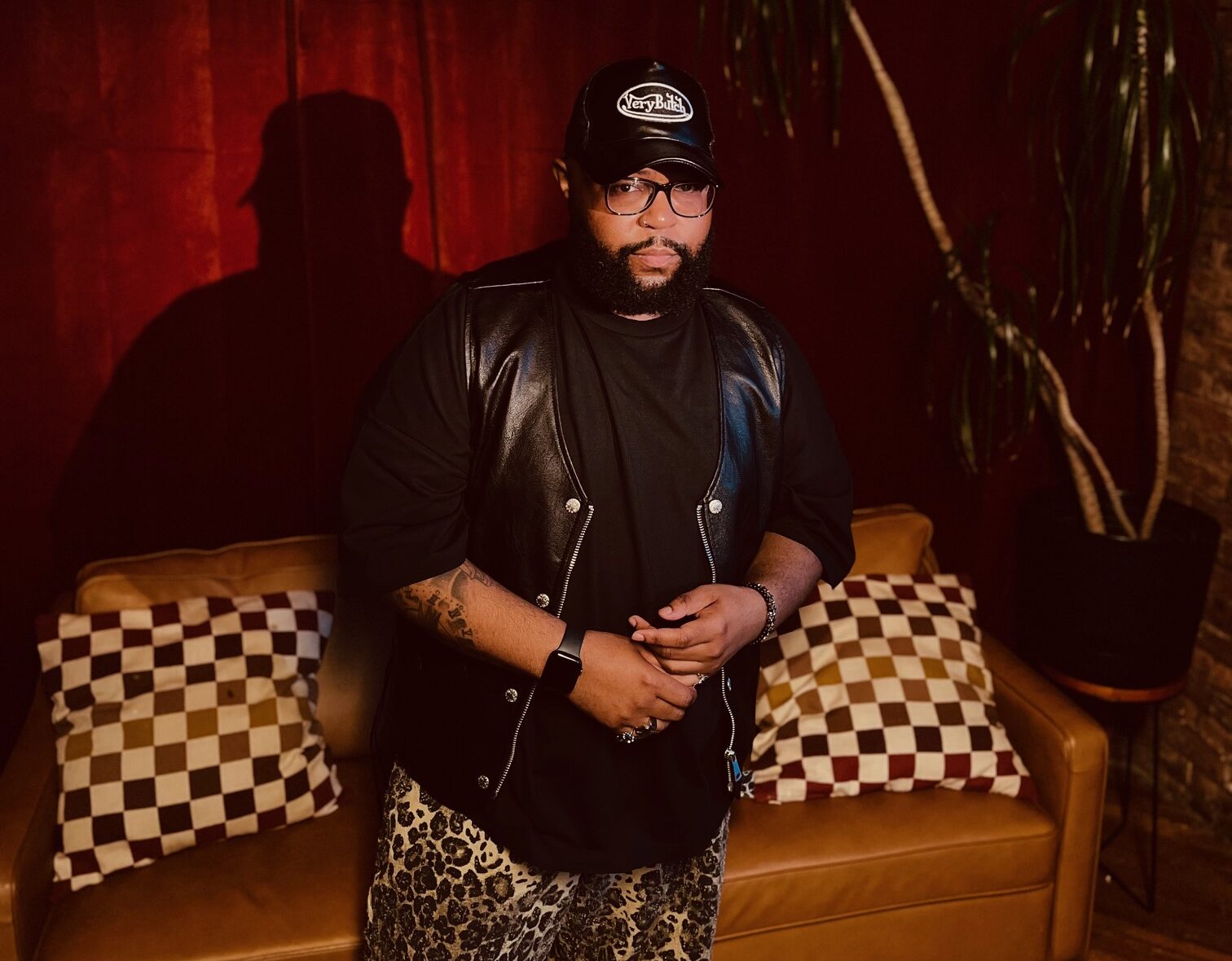 Saay Park Introduces a Bold New Era with Debut Album "EXCUSE MY LATENESS"