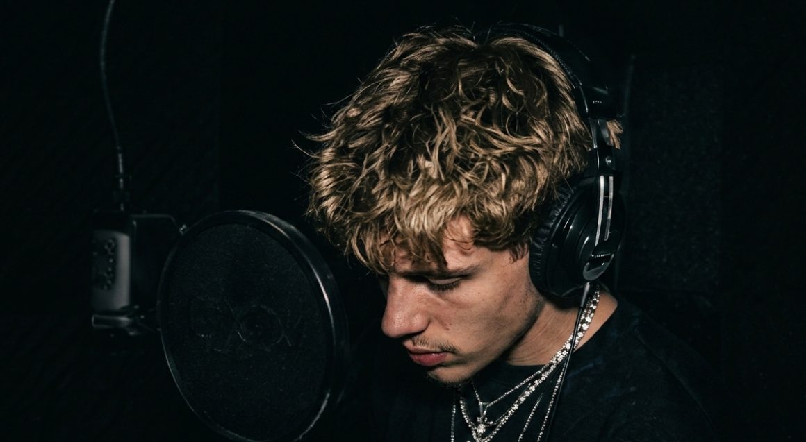 Studzfr Pushes Forward With Emotionally Charged Single "Just A Phase"