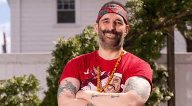 Robby Roadsteamer Turns Political Protest Into Viral Hip-Hop Satire as ‘The Protest Giraffe’