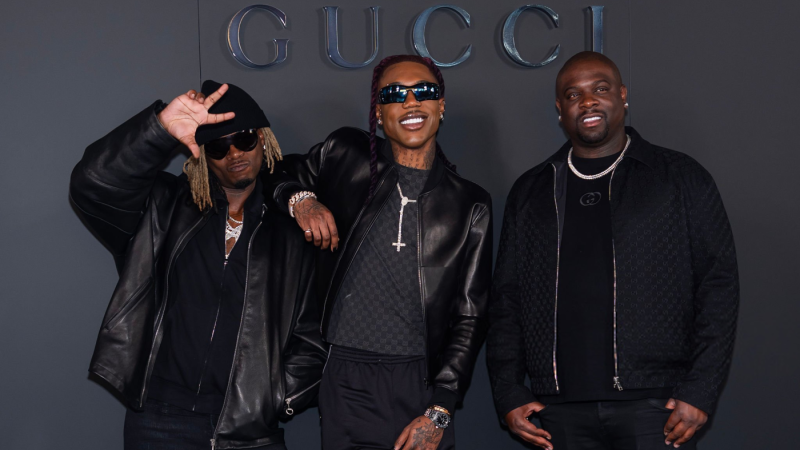 Ken Carson - NEW YORK, NEW YORK - MAY 16: (L-R) Destroy Lonely, Playboi Carti and Ken Carson attend the Gucci Cruise 2027 fashion show at Times Square on May 16, 2026 in New York City. (Photo by TheStewartofNY/Getty Images)