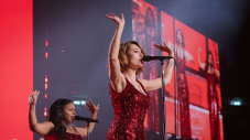 RAYE - BERLIN, GERMANY - JANUARY 24: British singer Raye performs live on stage during a concert at the Uber Arena on January 24, 2026 in Berlin, Germany. (Photo by Frank Hoensch/Redferns)